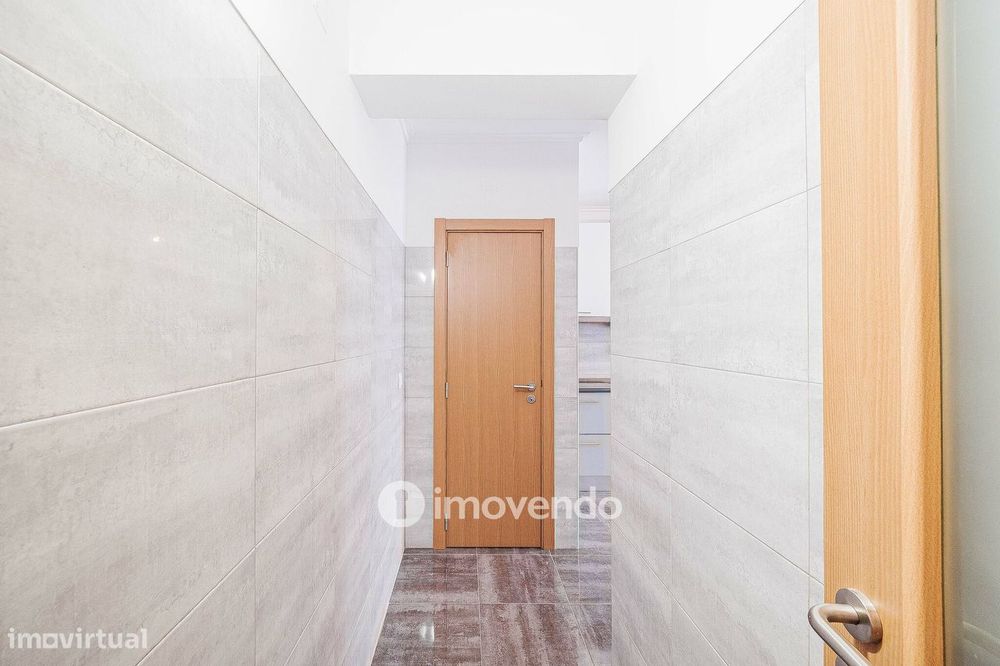 Apartamento T3, com terraço e arrecadação, em Mem Martins