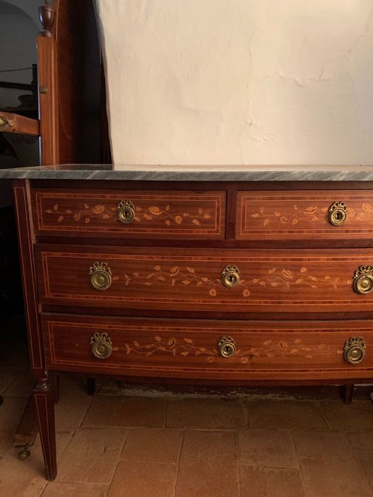 Cômoda estilo D. Maria