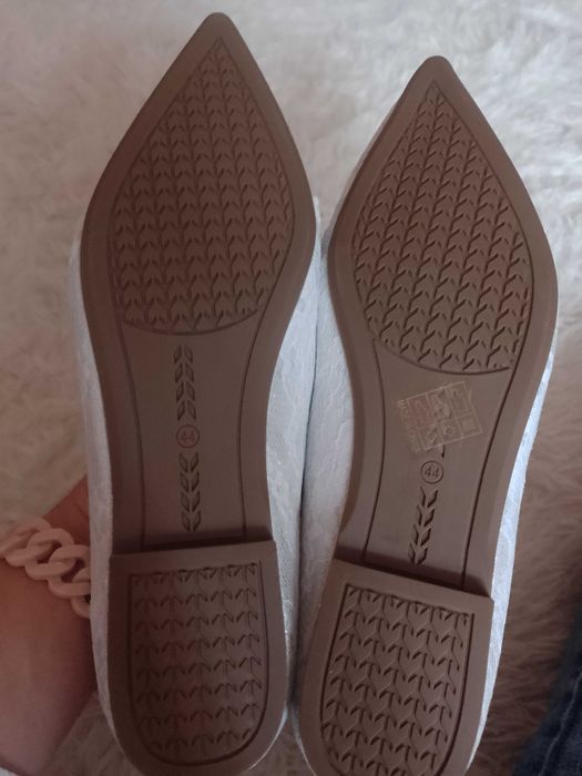 (43/44) Bogato zdobione perłami baleriny koronkowe z Londynu, NOWE