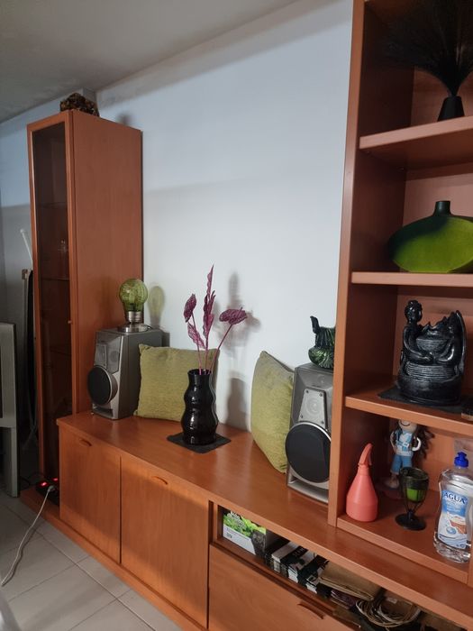 Móvel sala de cerejeira com cristaleira