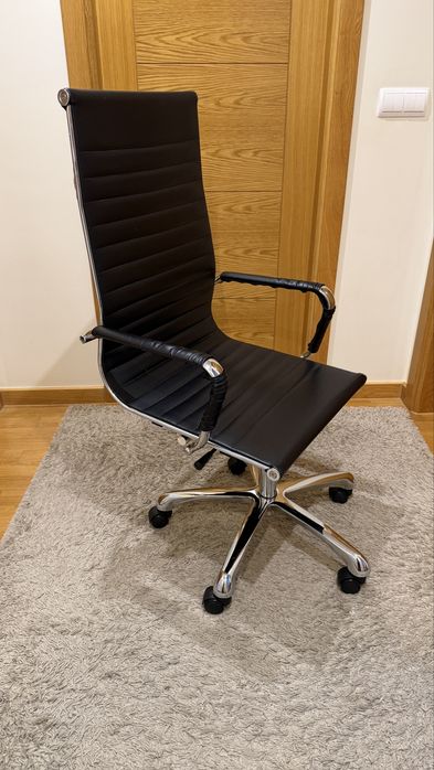 Cadeira de Escritório Pele e Inox