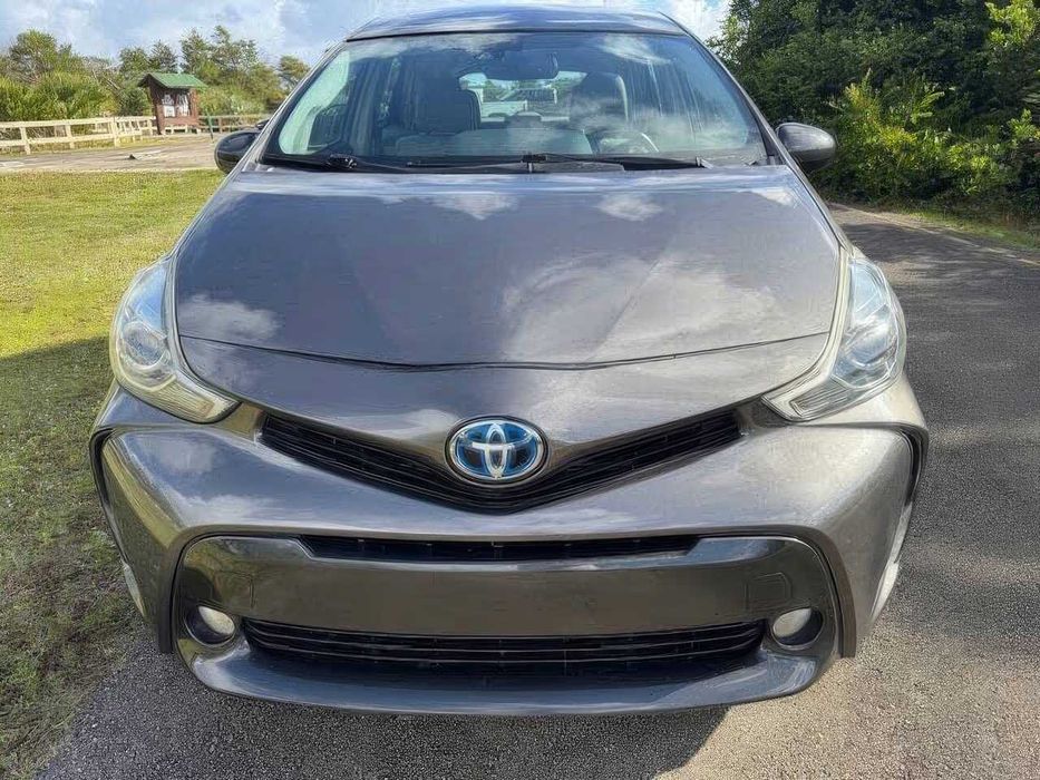 Toyota Prius v Three      2015