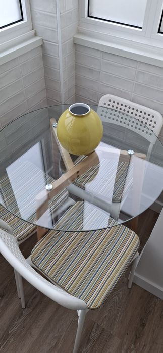 Mesa e cadeiras para refeição
