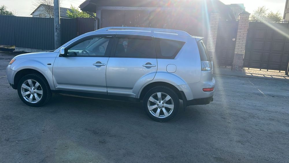 Продам mitsubishi outlander xl