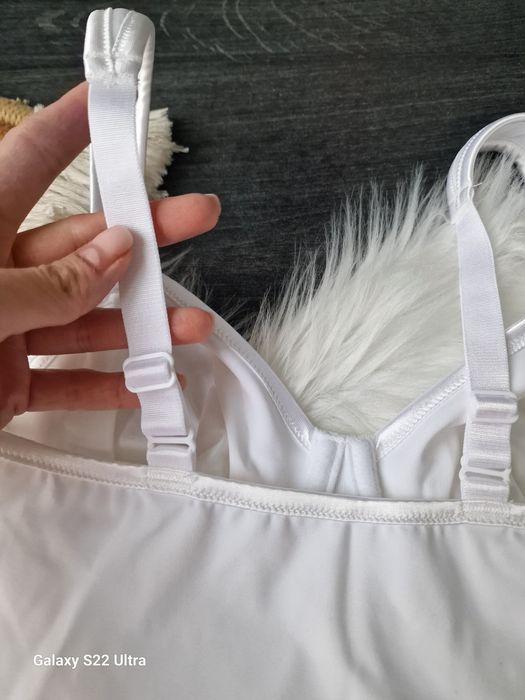 Piękne, białe body modelujące z fiszbinami, Triumph,  Shape Sensation  75B