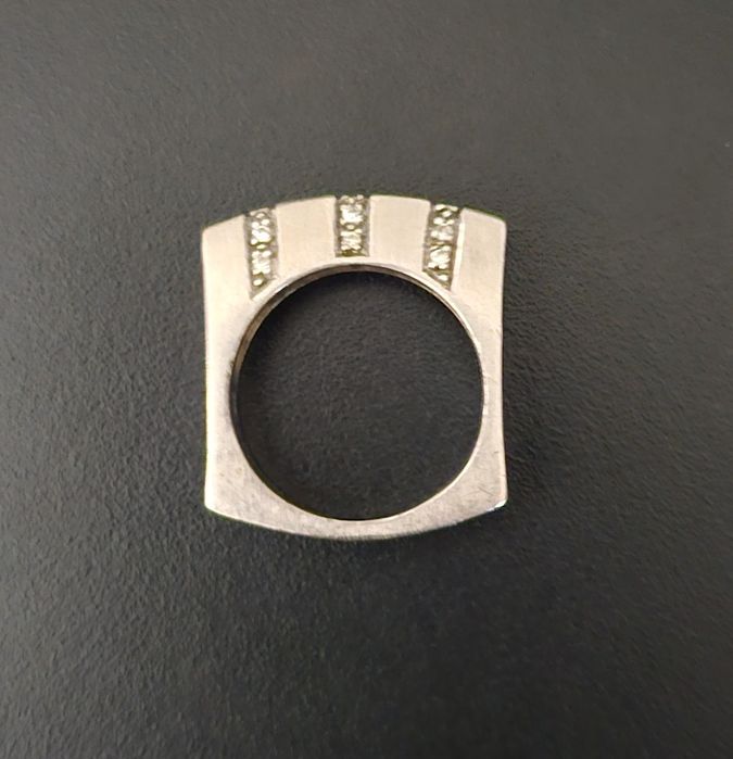 Anel prata e zircónias