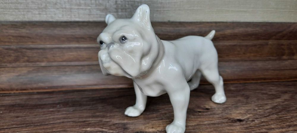 Статуэтка " Бульдог " Plaue Schierholz Германия.