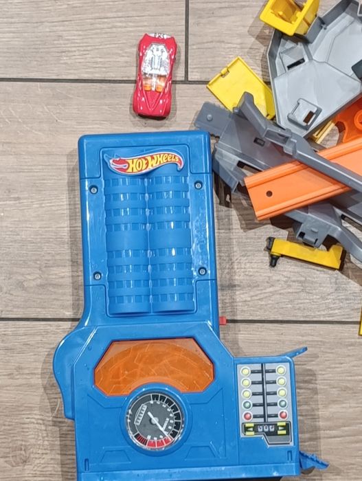 Hot Wheels TOR Kaskaderska GIGAPĘTLA