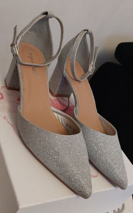 Buty srebrne brokatowe na słupku 40