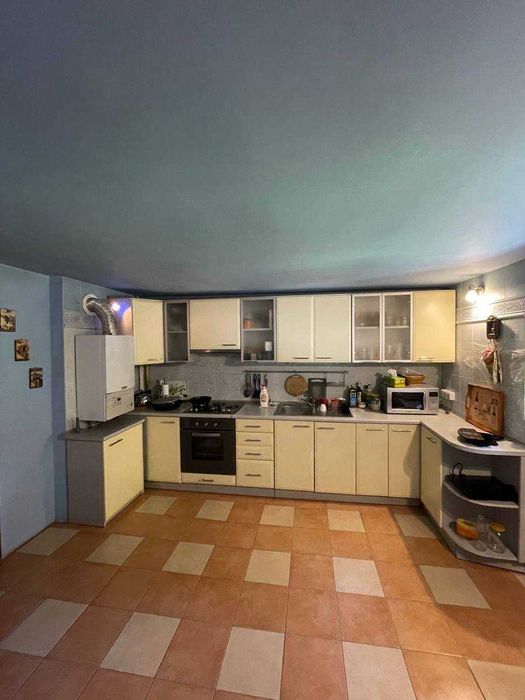 Продаж будинку та ділянки в смт. Івано Франкове