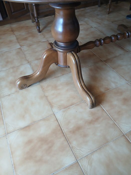 Mesa de sala de jantar  de abrir com 6 cadeiras mede fechada 1.78 x 98 aberta 2.17s