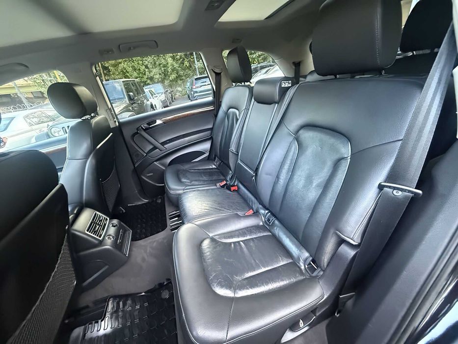 Audi Q7      2015