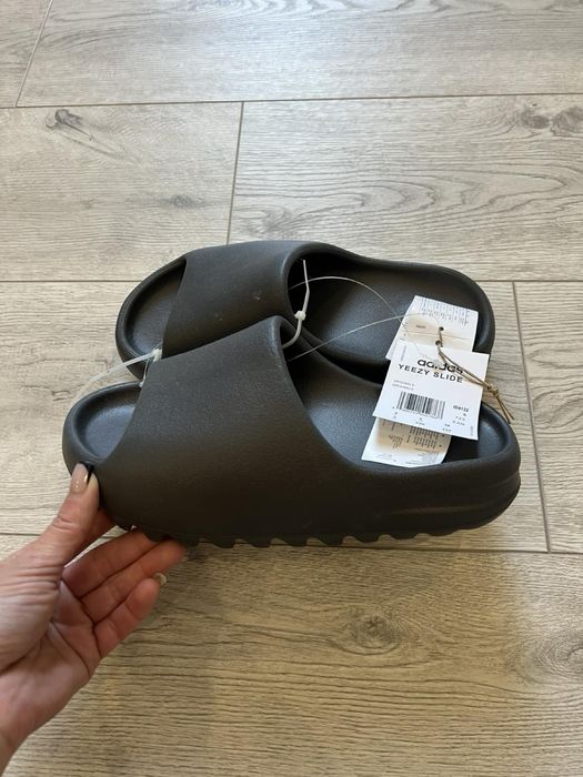 Шльопанці Adidas Yezee Slide розмір 35