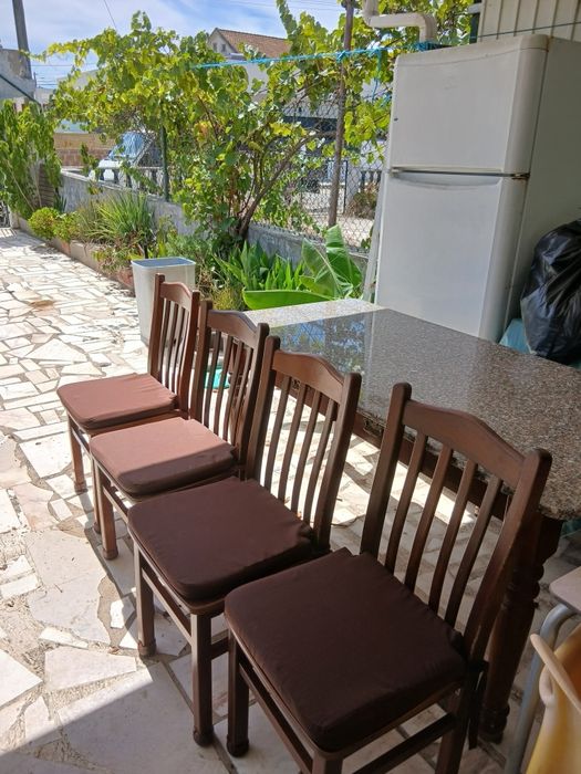 Mesa de jantar em bom estado