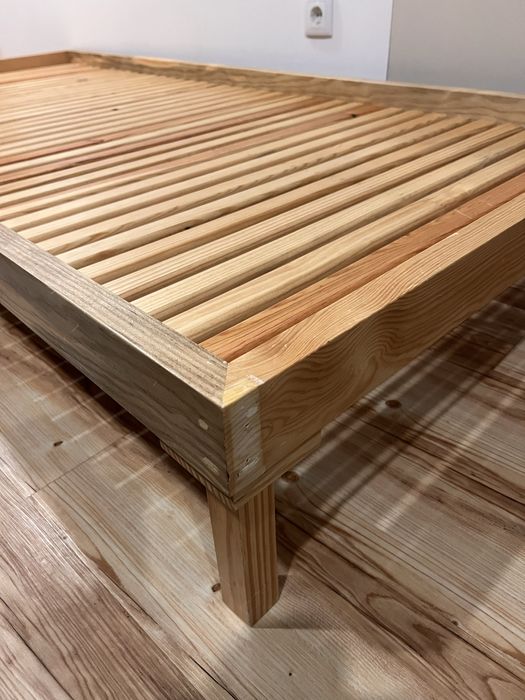 Cama Montessori madeira natural feita em carpintaria 90x200cm