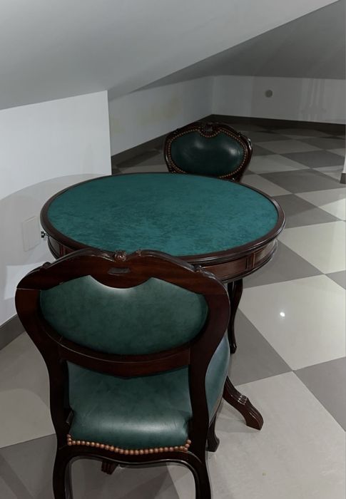 Mesa de jogos convertível + 2 cadeiras