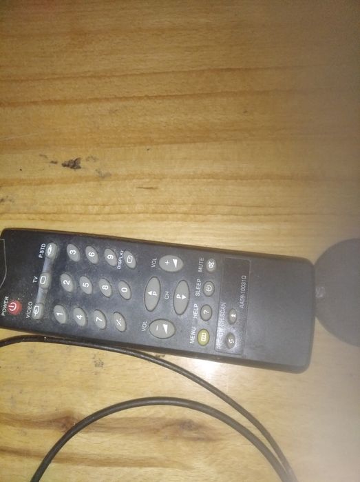 Пульт і маленька антена.