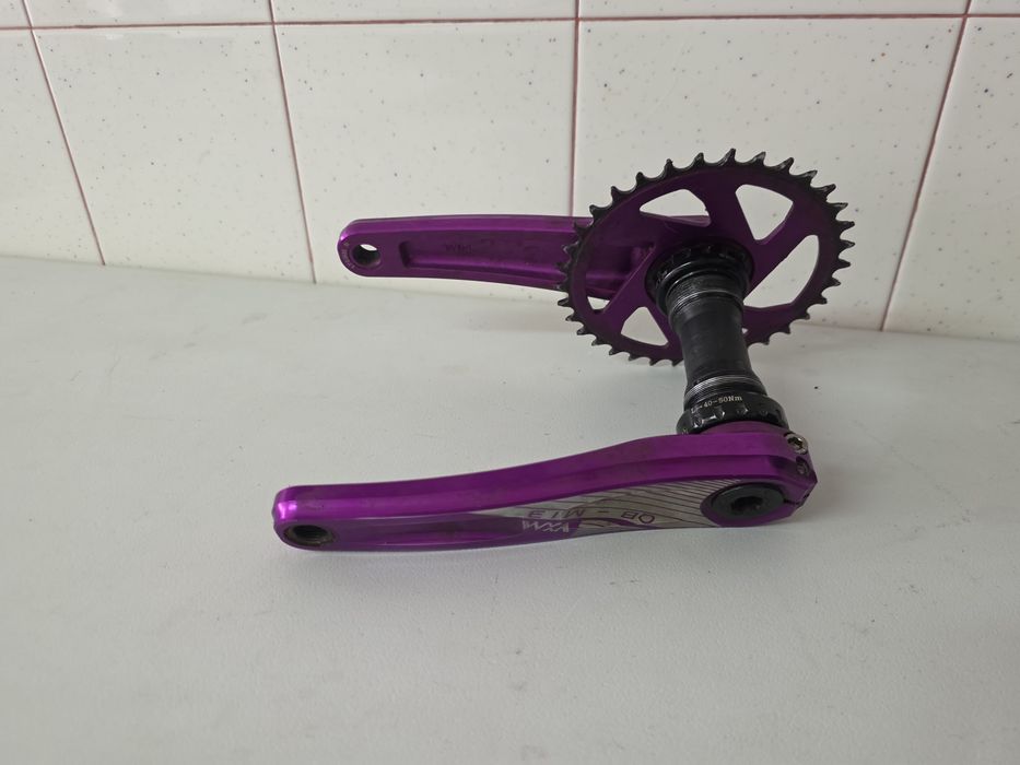 Pedaleira com prato e eixo