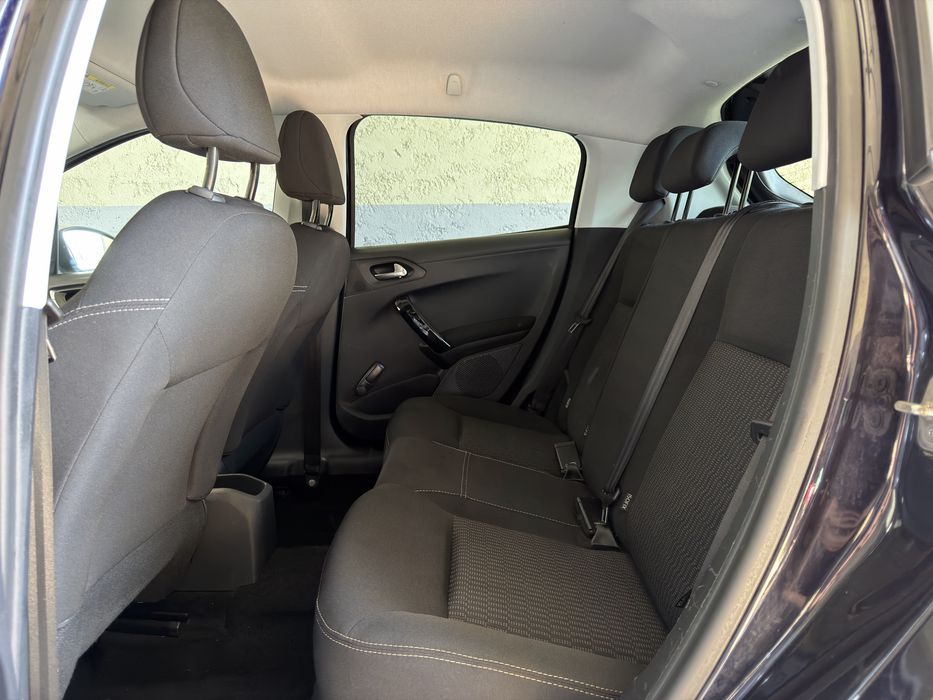 Peugeot 208 1.6 BlueHDi Style - Desde 129€ Mês