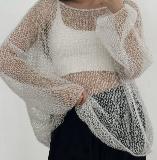 Білий светрик павутинка