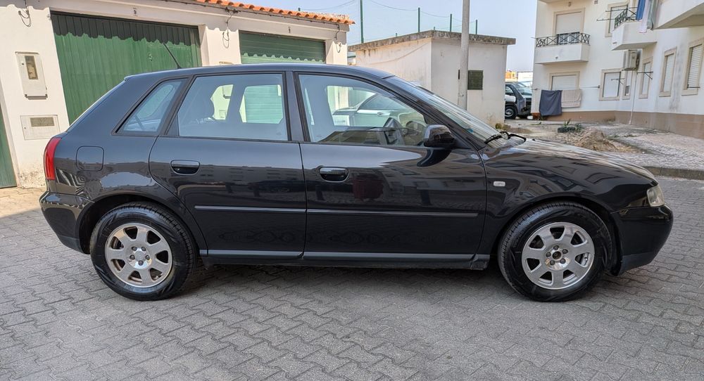 Audi A3 1.6i Atraction 102 CV 02