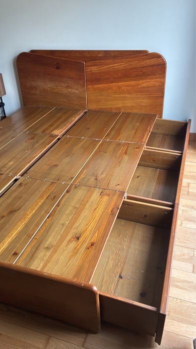 Cama de casal com gavetas, marca Cerne