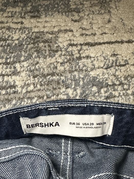 Шорти джинсові від бренду Bershka