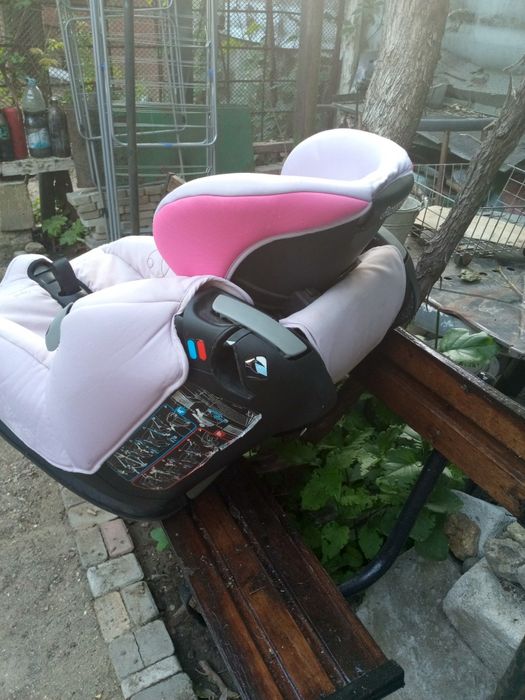 Автомобильное детское кресло  Италия фирма Опал  сооющения не читаю