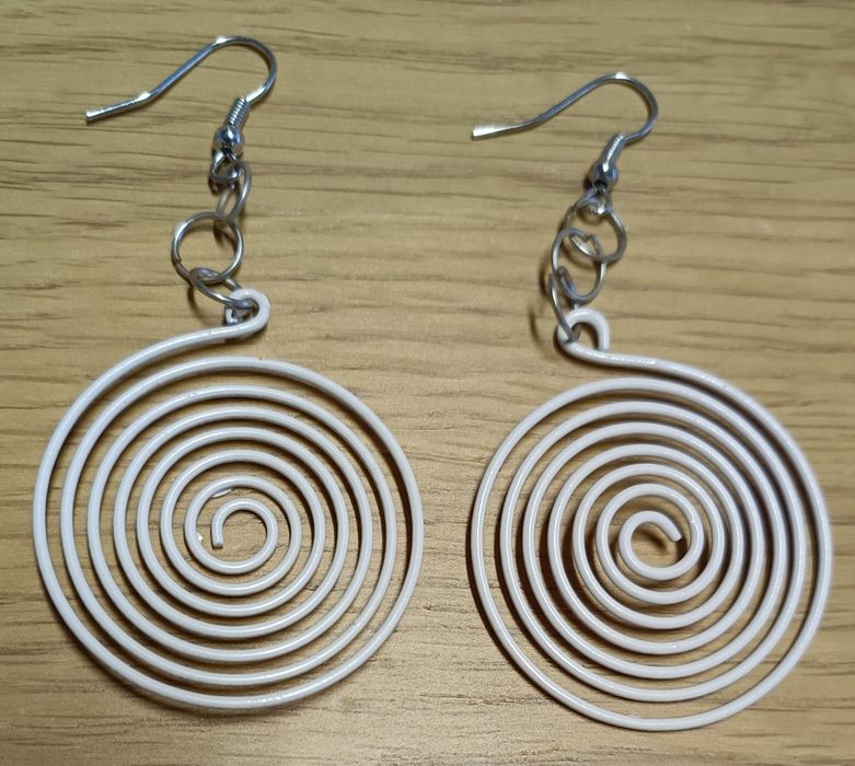 Brincos novos na embalagem