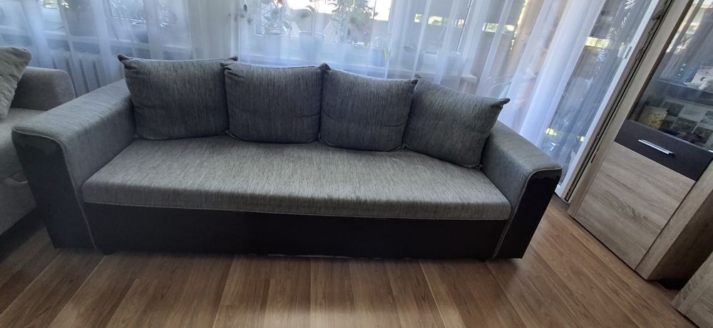 Sofa dwuosobowa .