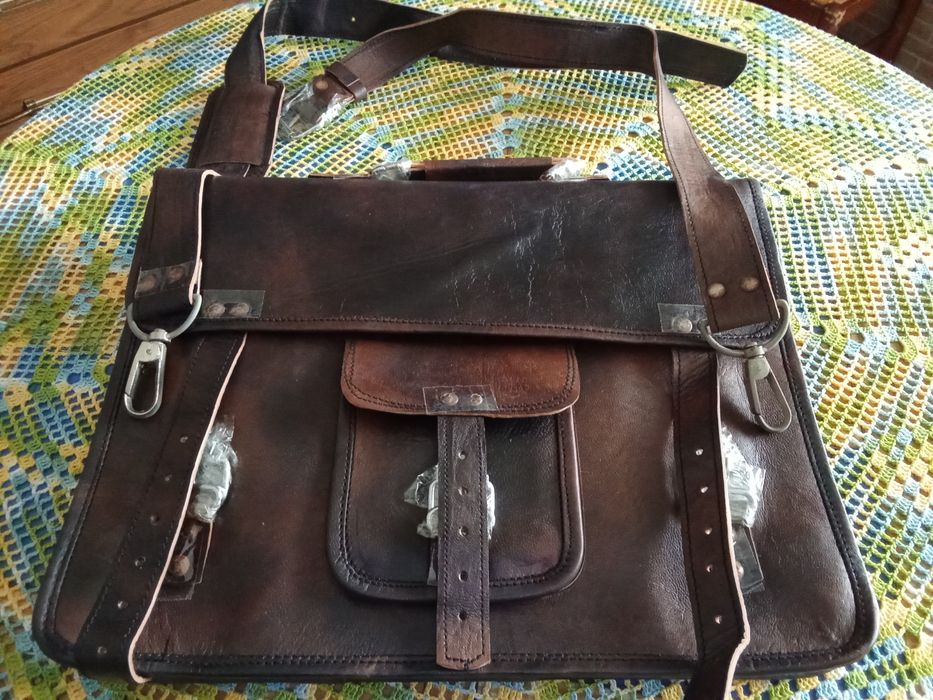 Vende se bolsas mediaval em pele.