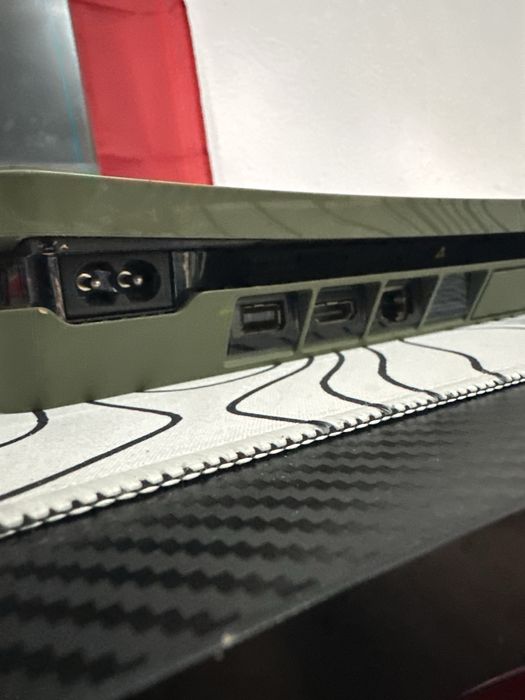 PS4 Slim – liga e desliga (para peças ou arranjo)