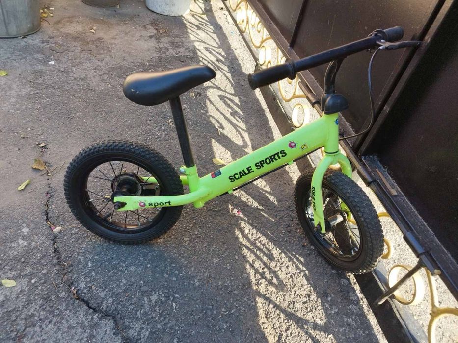 Дитячий велобіг. В гарному стані. Сталева рама, гальма працюють