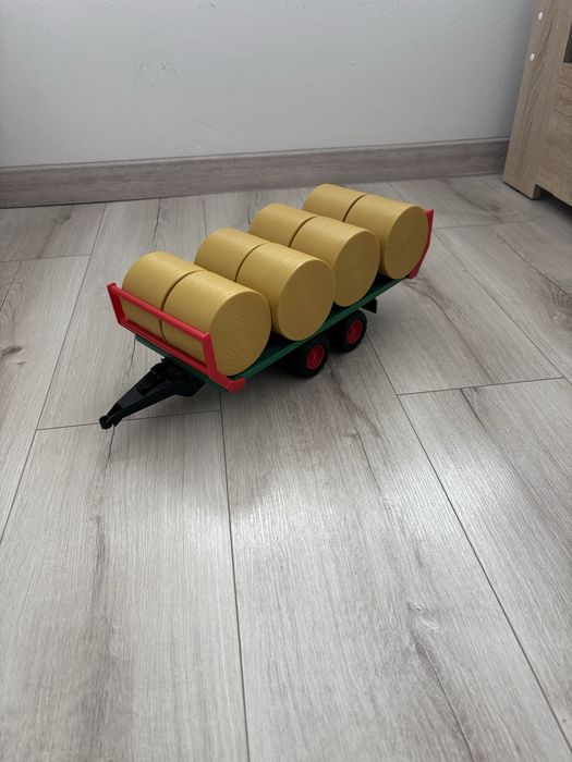 Przyczepa bruder z belami