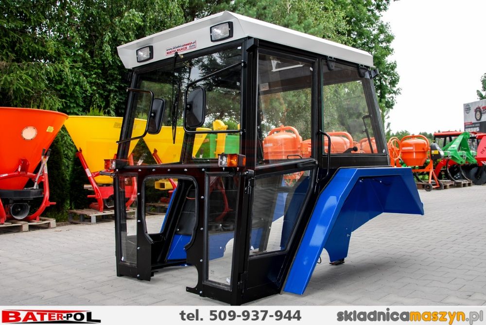 Kabina Ursus C-360 DE-LUX szeroka komfortowa NIEBIESKA biały dach LED