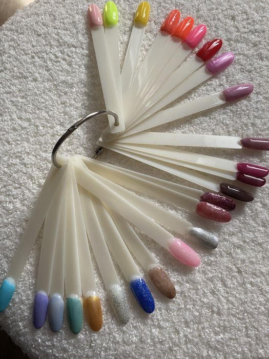 Начинающий мастер маникюра