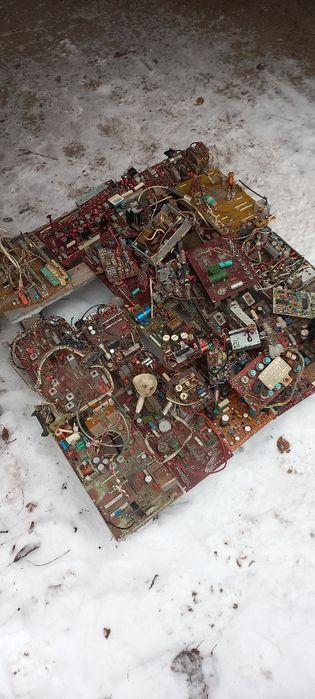 Плати радіодеталі радіатори