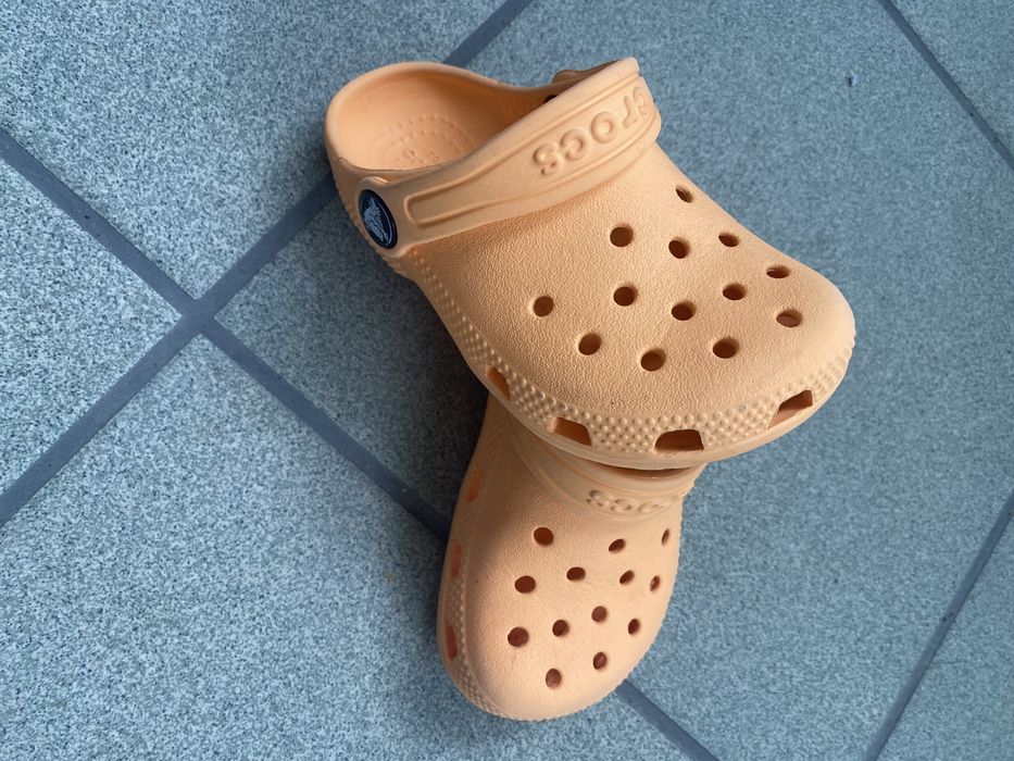 Crocsy dziecięce – wygodne buty na wakacje- C8!