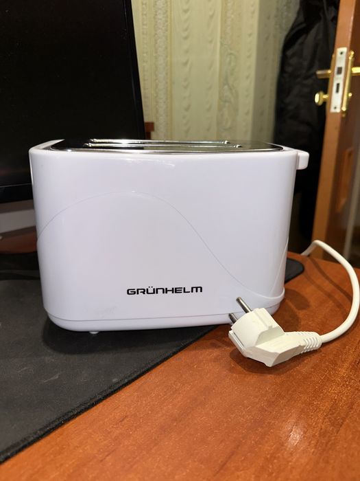 Тостер GRUNHELM GWD008 700Вт