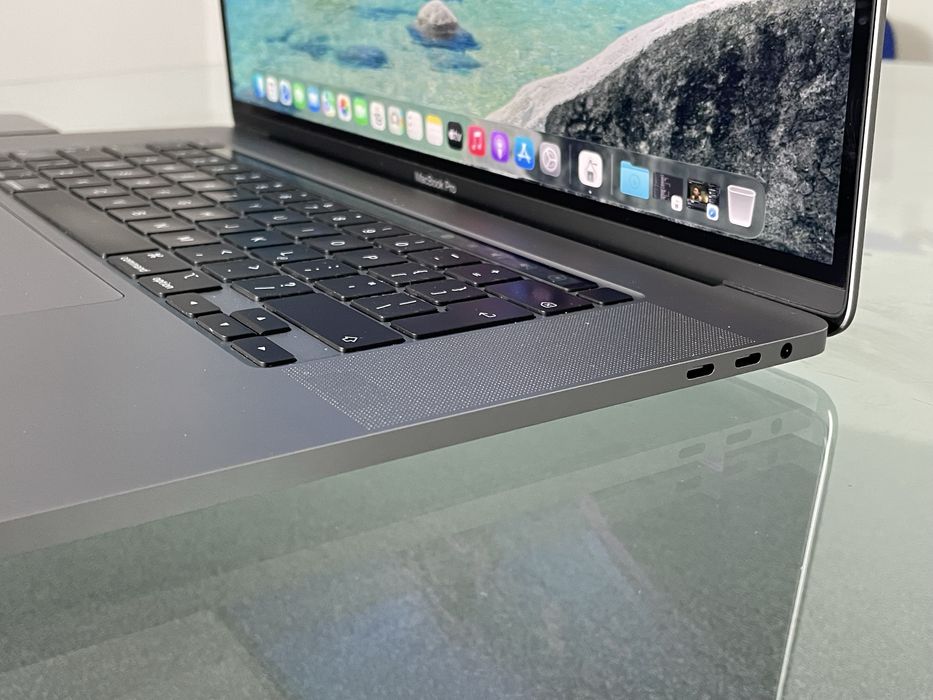 Apple MacBook Pro 16” A2141 16GB RAM 512GB SSD Touch Bar/ID