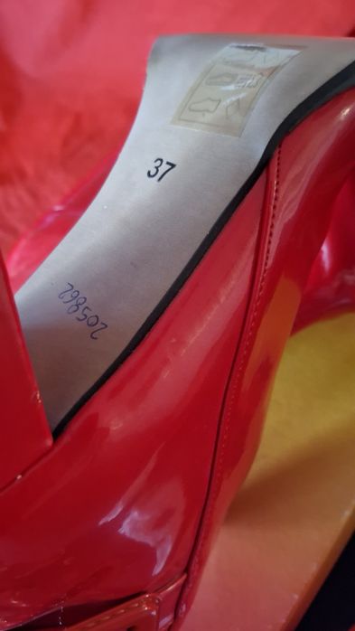 Sapatos de tacão alto