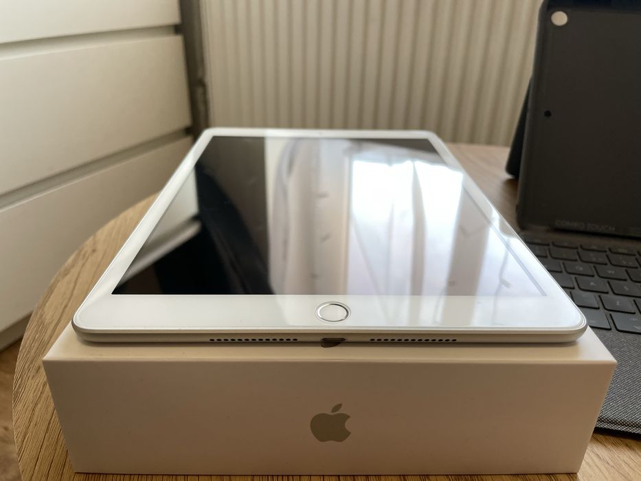 iPad 8th gen 32 GB Case z klawiaturą Logitech Combo Touch