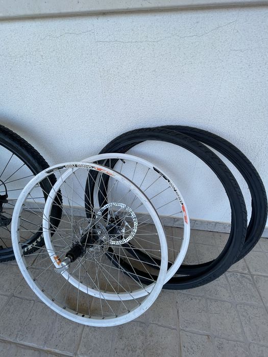 Bicicleta KTM + Rodas de Estrada + Pedais de Encaixe