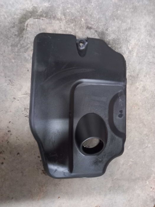 Iveco Daily 2.3 14- obudowa osłona na silnika górna