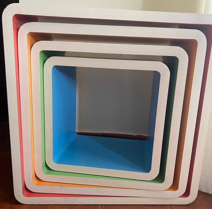 Estante decorativa modular de 4 cubos