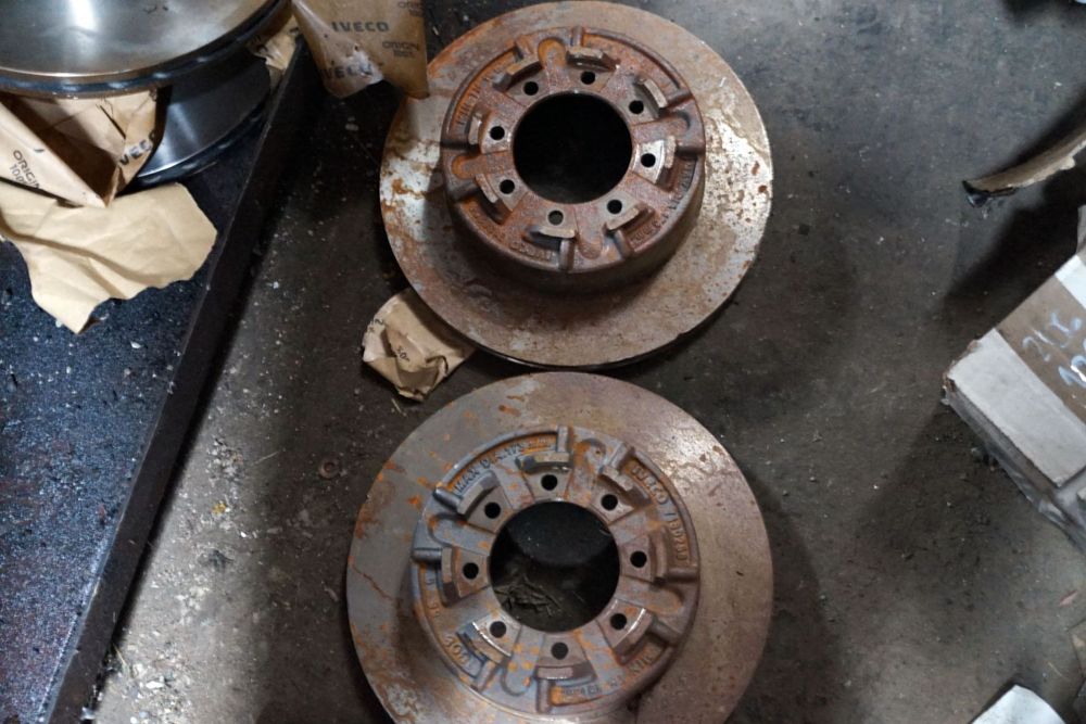 TARCZE HAMULCOWE TYŁ DAILY III KM 7180256 NOWE OEM PEŁNE I II III IV V IVECO 1999-2007