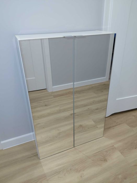 Sprzedam 2 szafki łazienkowe