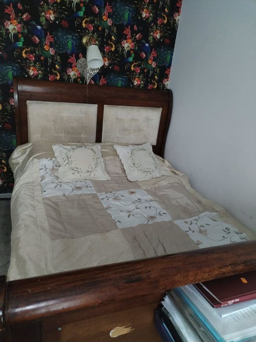 Łóżko z litego drewna