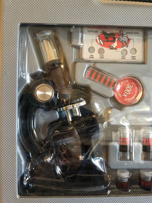 Microscópio Novo Schuco