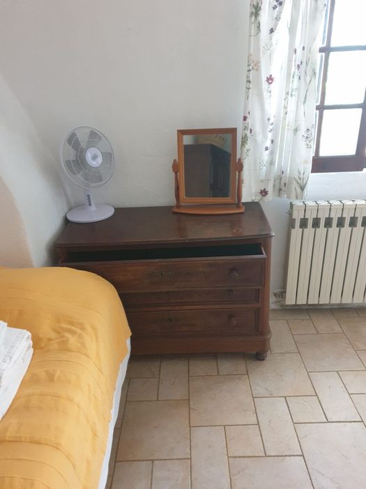 3 Cómodas de Madeira – Estilos Diferentes – Bom Estado